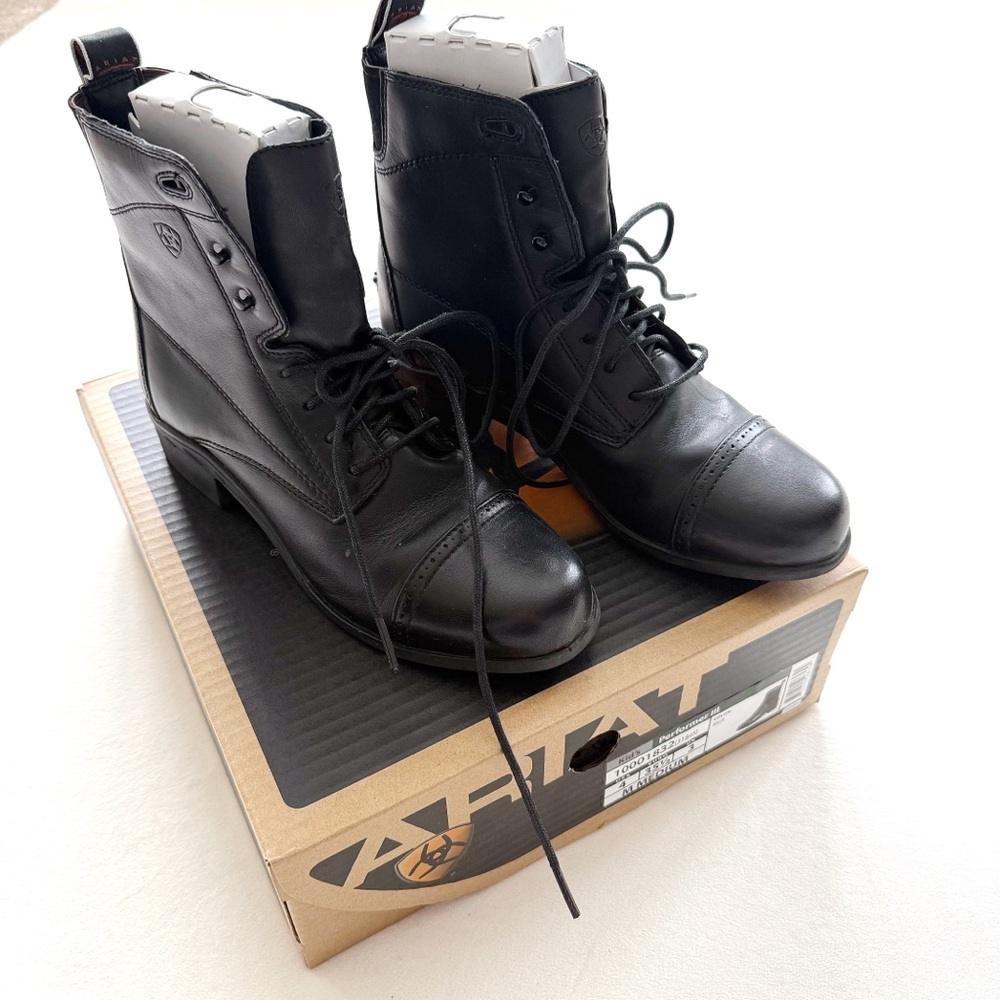 Girls Ariat riding / paddock boots, lace up black leather, Performer III, 4y